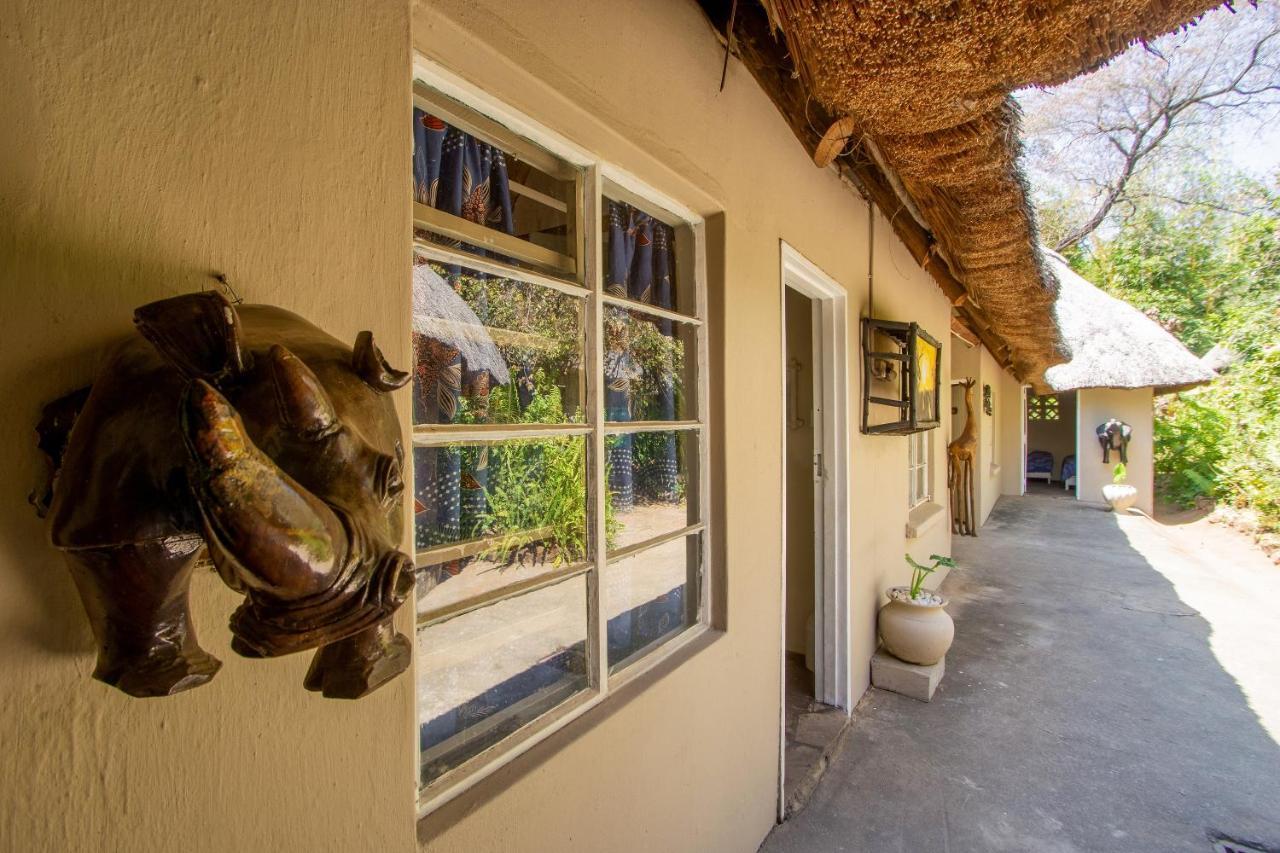 Victoria Falls Backpackers Lodge Exterior foto